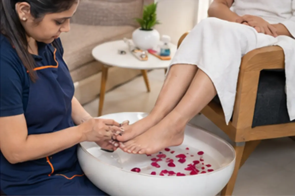 Manicure & Pedicure by ZivroFix